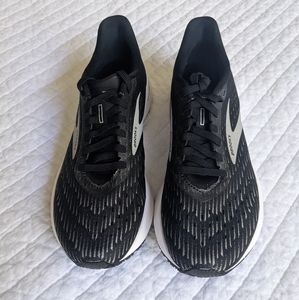 NWT Brooks Hyperion Tempo Women's 7 Black/Silver/White